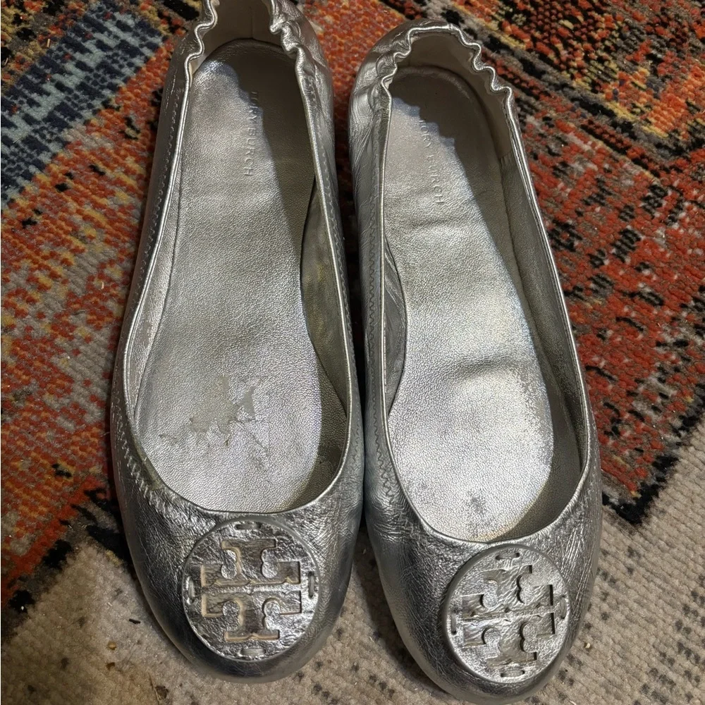Tory Burch Minnie Travel Ballet Flats Slip On Leather Metallic Silver Size 9.5